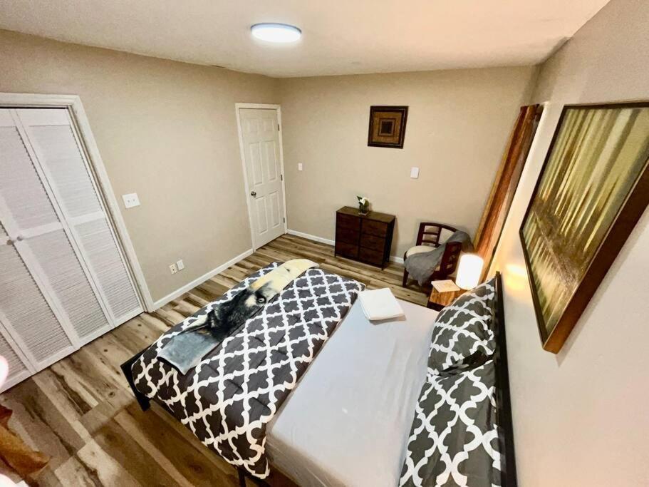 Sauna, Games,grill, View,lake,pool,tvs