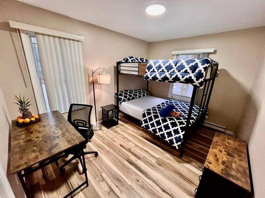 Sauna, Games,grill, View,lake,pool,tvs Holiday home Albrightsville