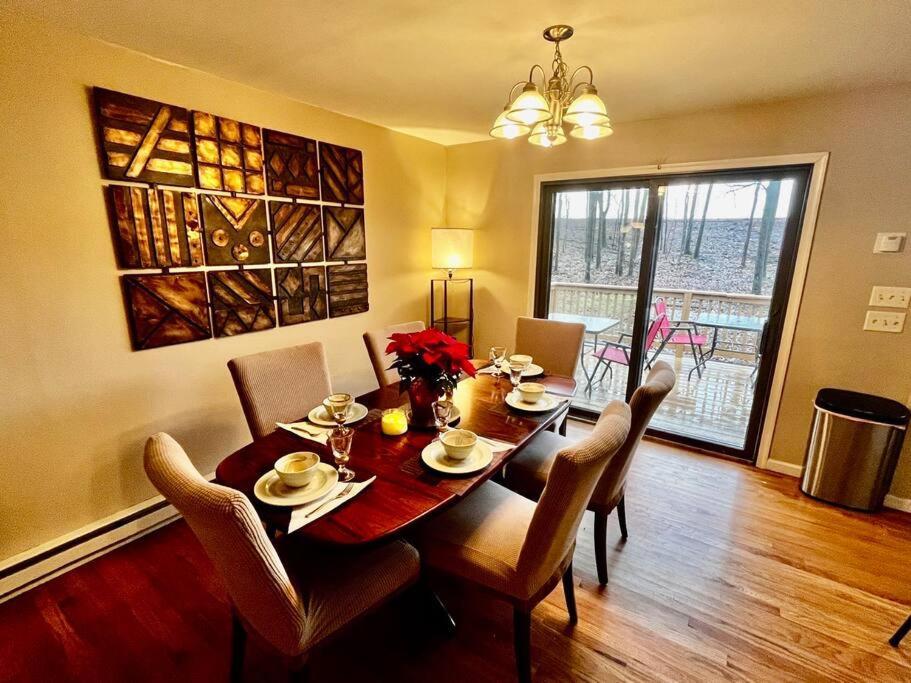 Sauna, Games,grill, View,lake,pool,tvs Holiday home Albrightsville