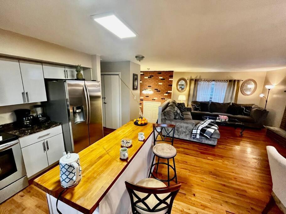 Sauna, Games,grill, View,lake,pool,tvs *