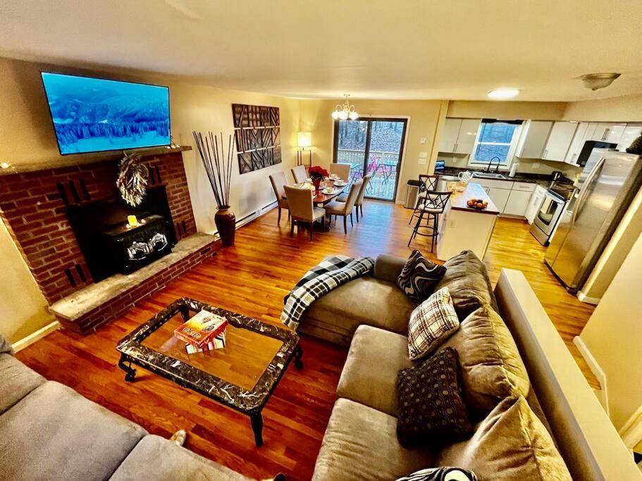Holiday home Sauna, Games,grill, View,lake,pool,tvs Albrightsville