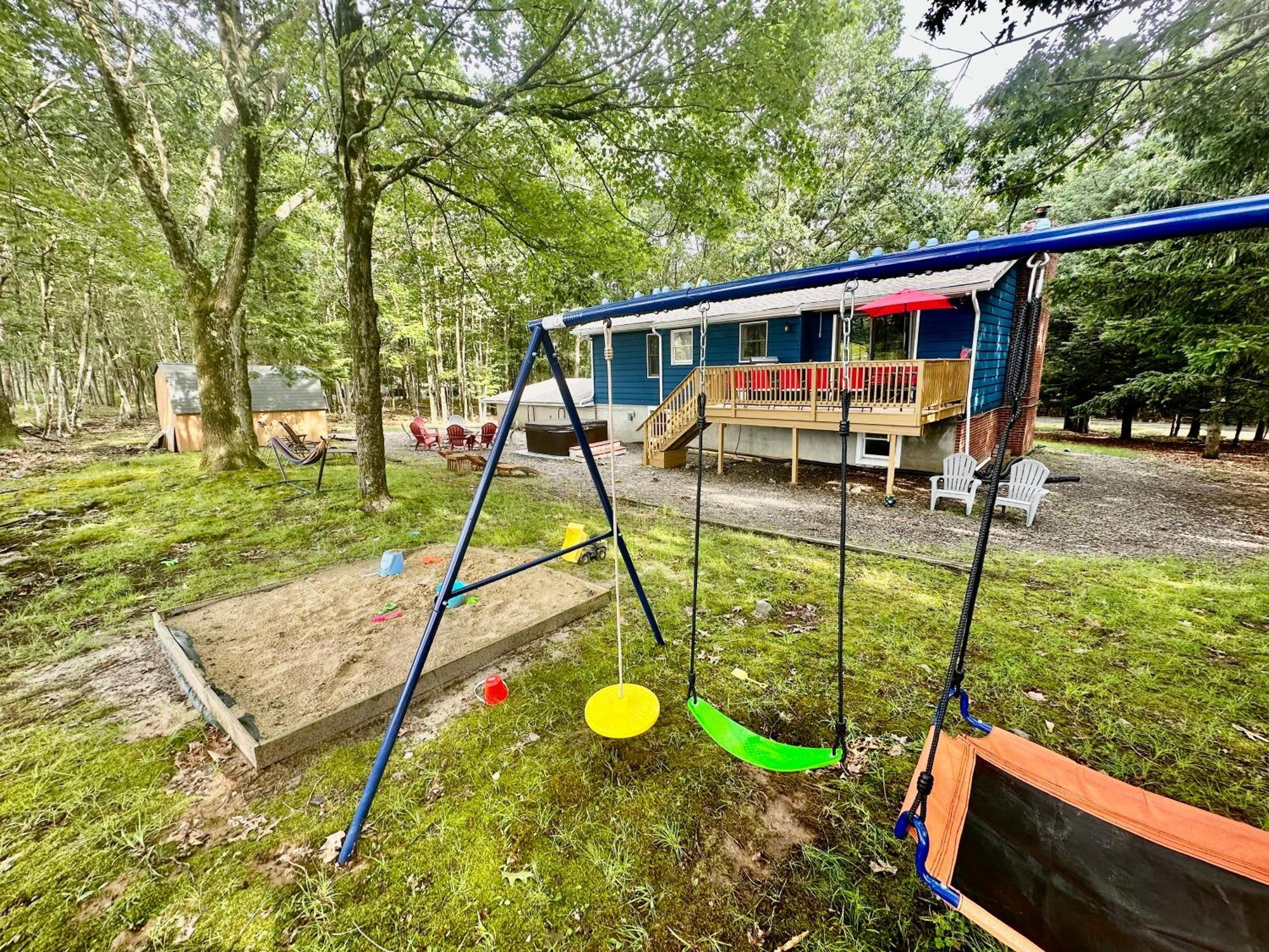 Sauna, Games,grill, View,lake,pool,tvs